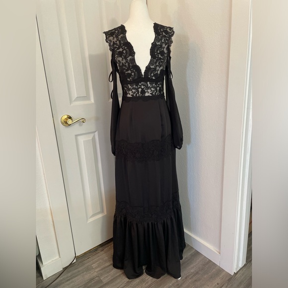 Majorelle NYE!✨Black Lace Dress sz M wedding guest, black tie, gala, cocktail - Picture 8 of 11